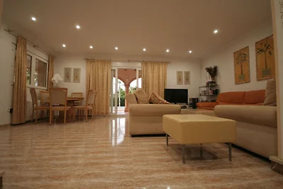 Luxuriöse Villa mit eigenem Pool in Les Rotes