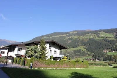 Apartment in Aschau im Zillertal mit Balkon