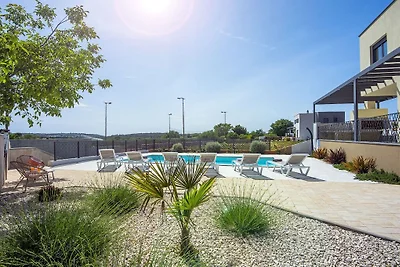 Villa in Pomer mit Schwimmbecken