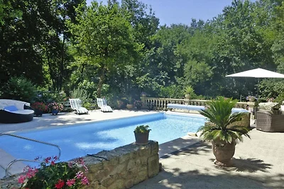 Wohnung in Caderousse mit Pool