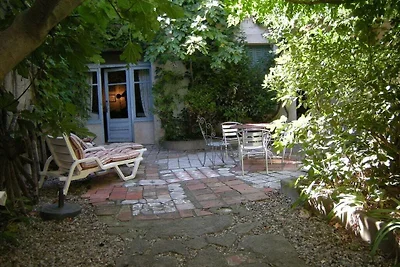 "Ancien Cafe" mit Innenhof