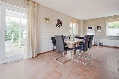 Bel bungalow a Beek con vasca idromassaggio