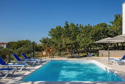 Seaview Villa Deep Green with pool