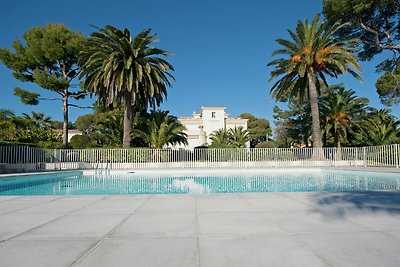 Schöne Wohnung in Bel Epoque Villa mit Pool u...