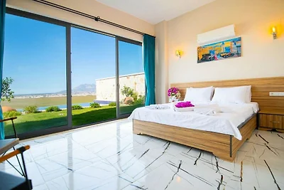 Villa a Kalkan con piscina