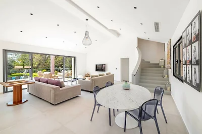 Villa moderna con piscina riscaldata e...