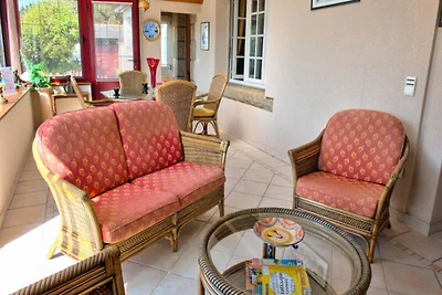 Haus in Plomeur mit Pool und Garten