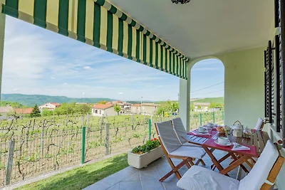 Wohnung in Cerovlje mit Meeresstrand