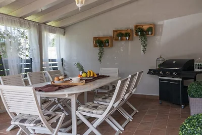 Villa en Krnica con piscina