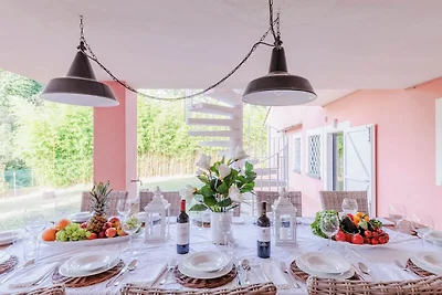 Geräumige Villa mit 6 Schlafzimmern und Pool
