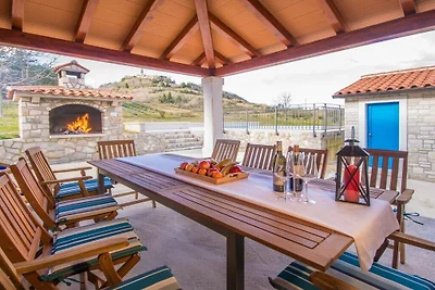 Vakantiehuis in Pićan met zwembad