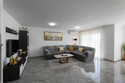 Kastel Stari Sunny Downtown Apartment with Te...