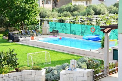 Accogliente villa a Ploče con piscina in...