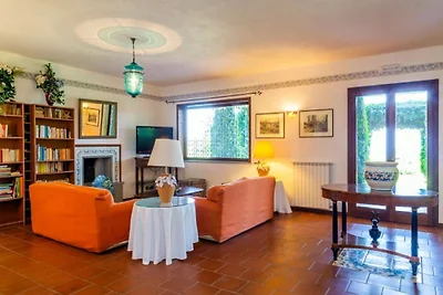 Fesselnde Villa in Ricadi mit Pool