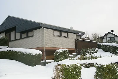 Ruhiger Bungalow am Hennesee mit Terrasse