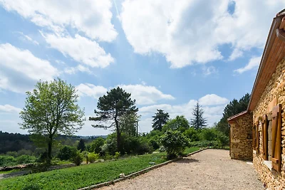 Pittoresca casa vacanze con piscina