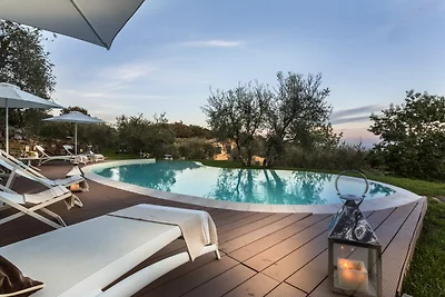 Villa bei Lucca mit Pool und Aussicht