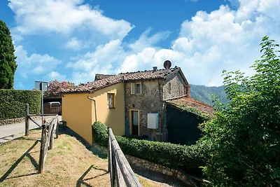 Casa vacanze in stile rustico a Lucca, con gi...
