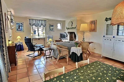 Moderne Villa mit Swimmingpool in Salernes...
