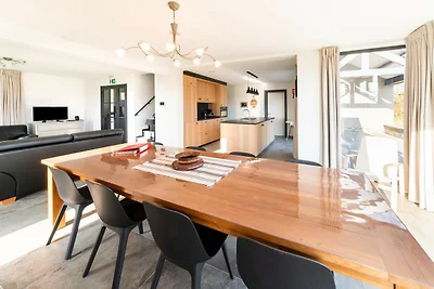 Luxuriöses Einfamilienhaus mit Garten