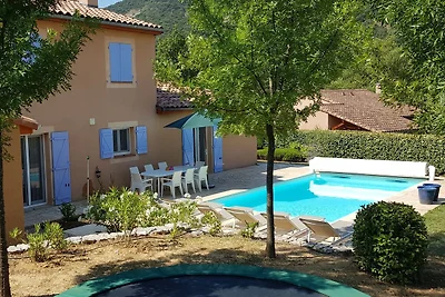 Moderne Villa in der Ardèche mit Schwimmbad