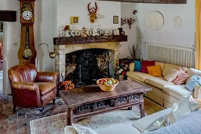Schönes Schloss in Le Veurdre mit privatem...