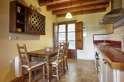 Spazioso cottage a Nava con piscina