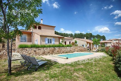 Zonnig chalet in Les Gets met jacuzzi