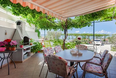 Ferienhaus in Podgora mit Schwimmbecken