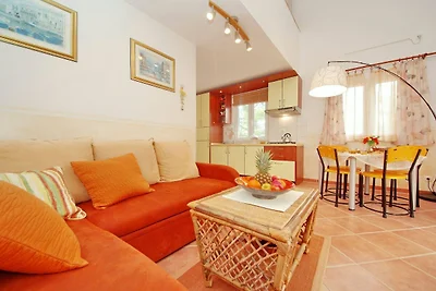 Studio Apartment with Balcony and Sea View...