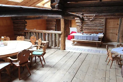 Bauernhaus mit Blick über das Tal