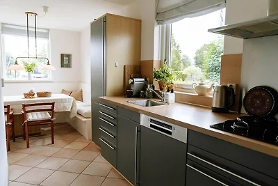 Schönes Ferienhaus am Wasser in Grou