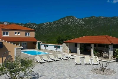 Zara con piscina idromassaggio riscaldata