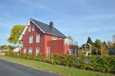 Geräumiges Ferienhaus in Sourbrodt mit Sauna