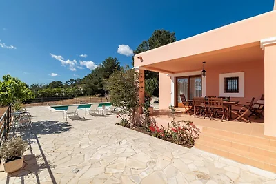 Schöne Villa in Sant Carles mit Pool