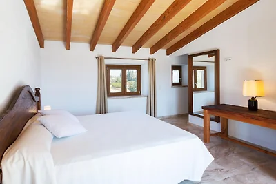 Moderne rustieke landvilla met zwembad