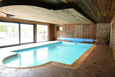 Villa in Stavelot mit Innenpool, Sauna