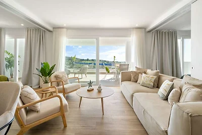 Stylish 2-bed Apartment ALCAZABA LAGOON...