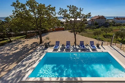 Seaview Villa Deep Green with pool