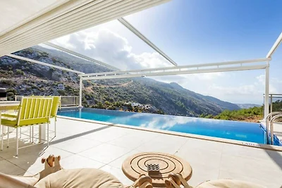 Villa in Kalkan mit Schwimmbecken
