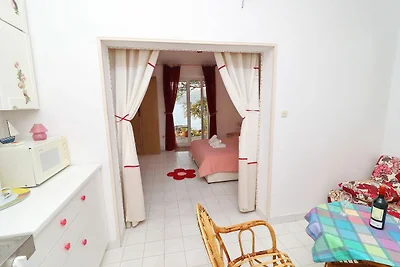 Apartment mit 1 Zimmer und Terrasse