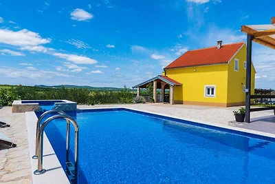 Familienurlaub mit Pool und Terrasse
