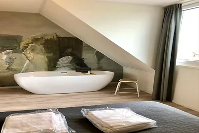 Schöne Lodge am Kirchplatz gelegen.