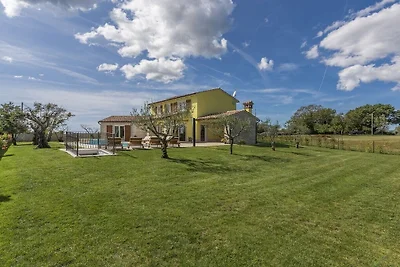 Villa in Tinjan met zwembad
