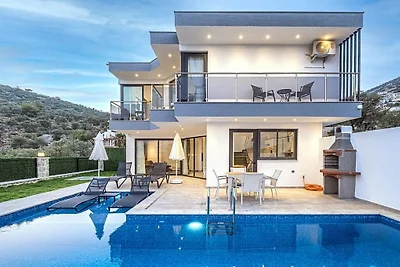 Villa in Kalkan mit Schwimmbecken