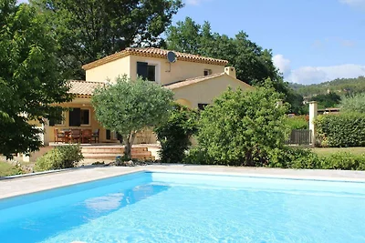 Komfortables Ferienhaus mit Pool