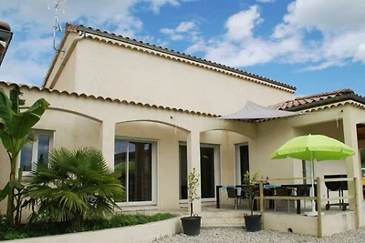 Moderna casa vacanze con piscina riscaldata