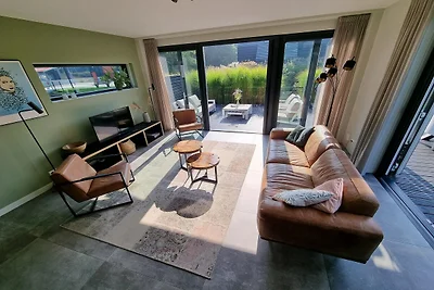 Villa in Balk met eigen steiger aan...