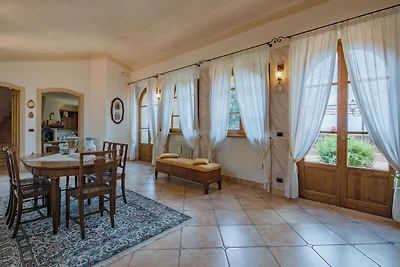 Luxuriöse Villa in Cortona mit Sprudelbad