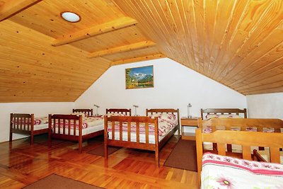 Komfortables Cottage in Lovinac in Seenähe
